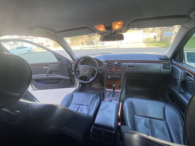 Mercedes E 240, 1998 il, 2.4 L, 440 358 km