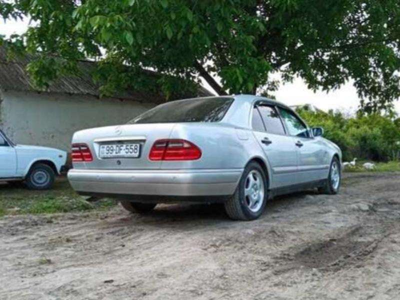 Mercedes E 280, 1999 il, 2.8 L, 283 900 km