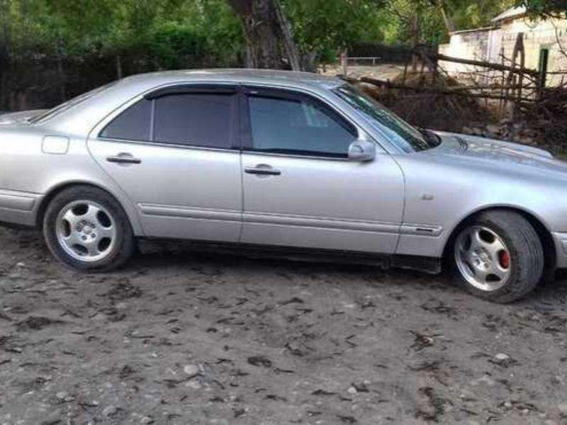 Mercedes E 280, 1999 il, 2.8 L, 283 900 km