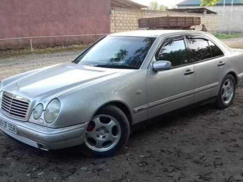 Mercedes E 280, 1999 il, 2.8 L, 283 900 km