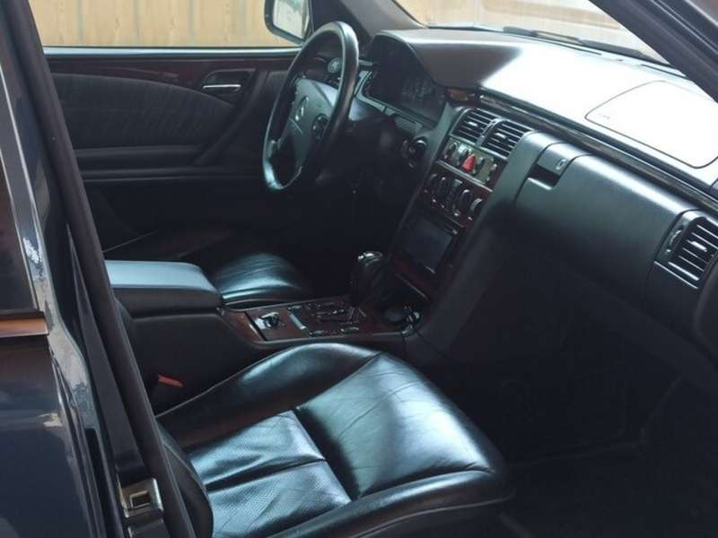 Mercedes E 280, 2001 il, 2.8 L, 290 932 km