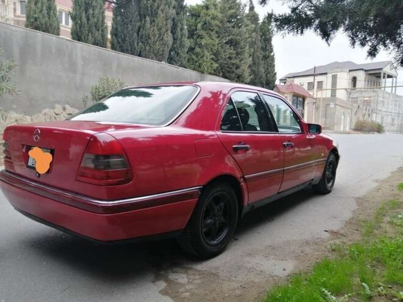 Mercedes C 200, 1995 il, 2.0 L, 400 000 km