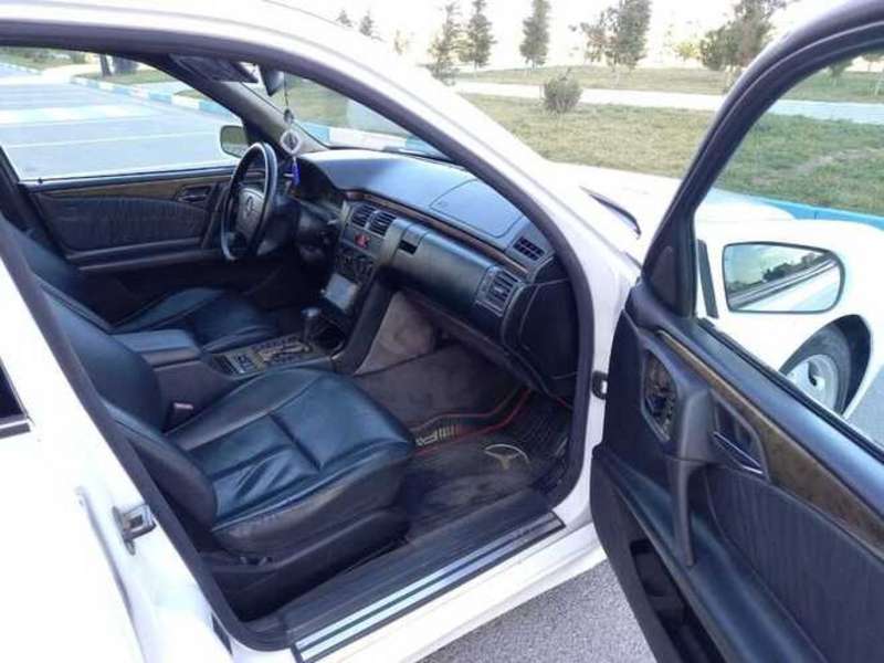 Mercedes E 200, 1999 il, 2.0 L, 298 000 km
