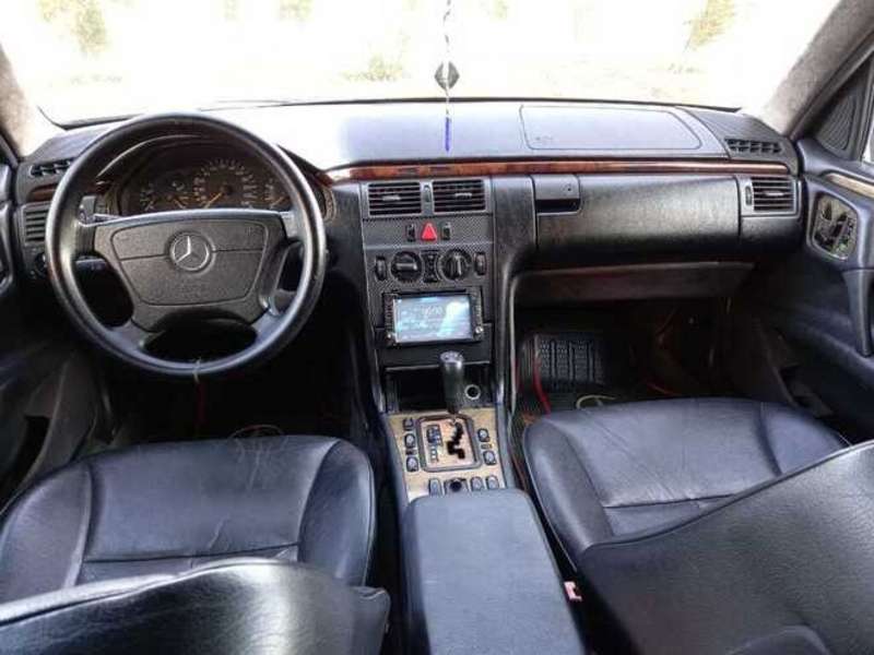 Mercedes E 200, 1999 il, 2.0 L, 298 000 km