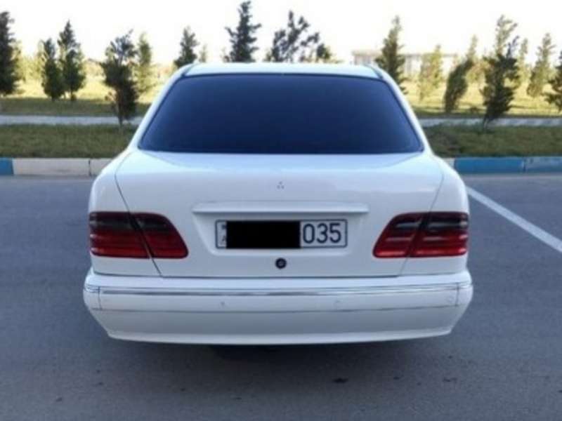 Mercedes E 200, 1999 il, 2.0 L, 298 000 km
