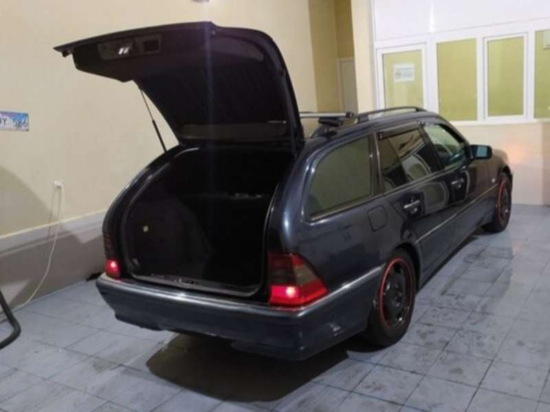 Mercedes C 220, 1999 il, 2.2 L, 199 999 km