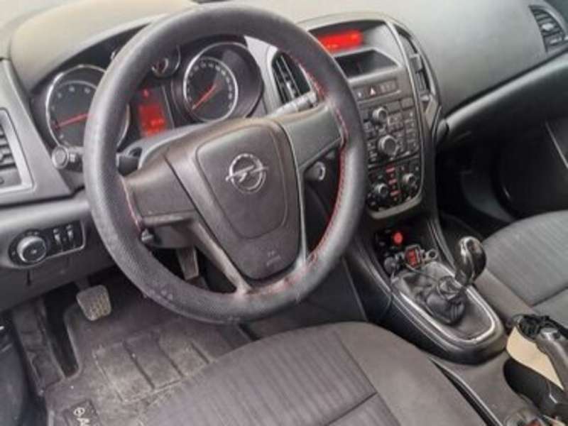Opel Astra, 2011 il, 1.4 L, 212 000 km