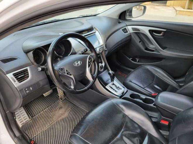 Hyundai Elantra, 2011 il, 1.8 L, 285 000 km