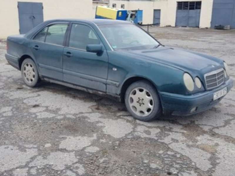 Mercedes E 200, 1997 il, 2.0 L, 447 000 km