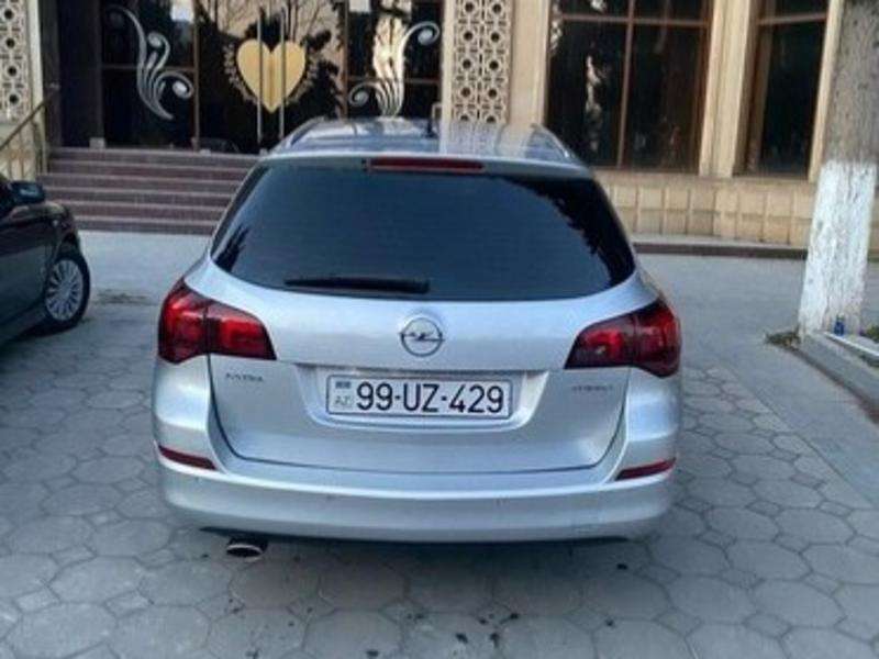 Opel Astra, 2011 il, 1.4 L, 212 000 km