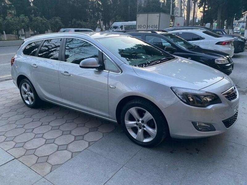 Opel Astra, 2011 il, 1.4 L, 212 000 km