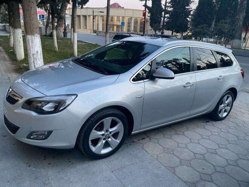 Opel Astra, 2011 il, 1.4 L, 212 000 km