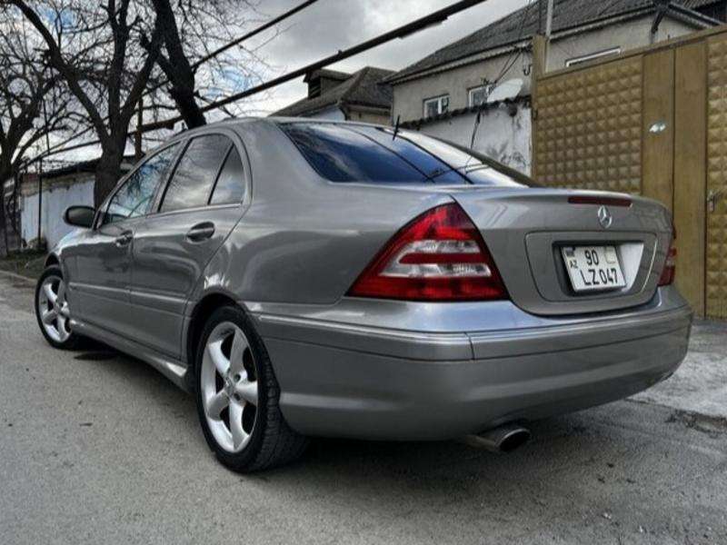 Mercedes C 230, 2005 il, 2.5 L, 380 000 km