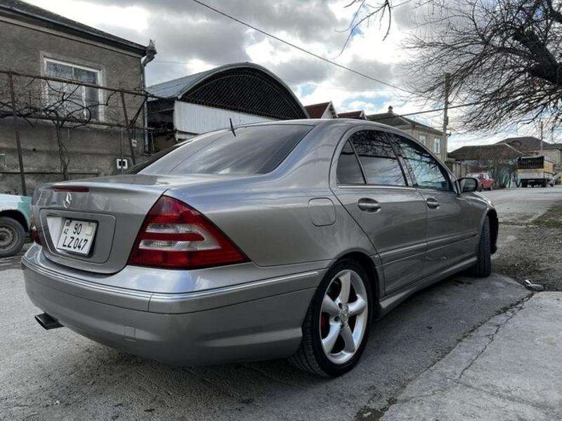 Mercedes C 230, 2005 il, 2.5 L, 380 000 km