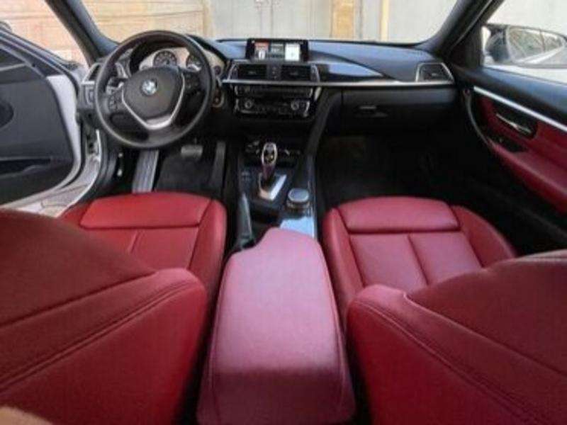 BMW 330, 2018 il, 2.0 L, 20 600 km