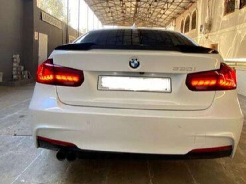 BMW 330, 2018 il, 2.0 L, 20 600 km