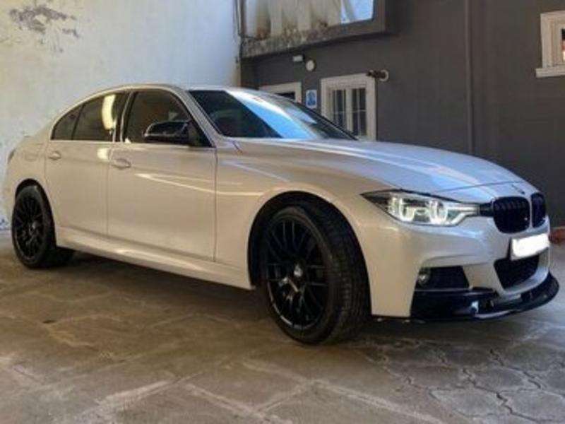 BMW 330, 2018 il, 2.0 L, 20 600 km