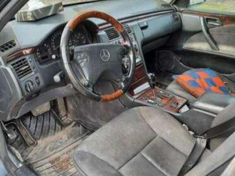 Mercedes E 220, 2000 il, 2.2 L, 354 752 km