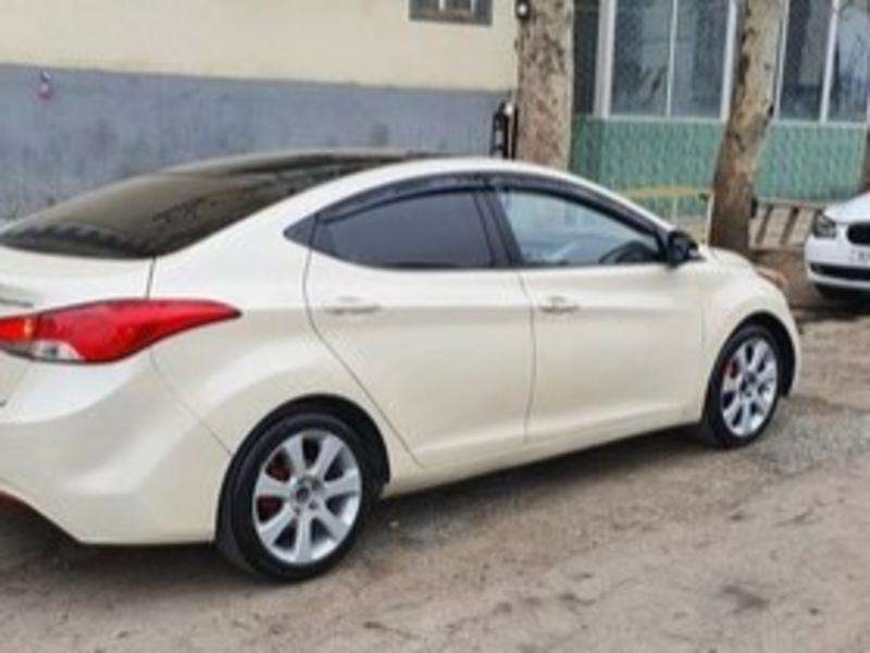 Hyundai Elantra, 2011 il, 1.8 L, 281 000 km