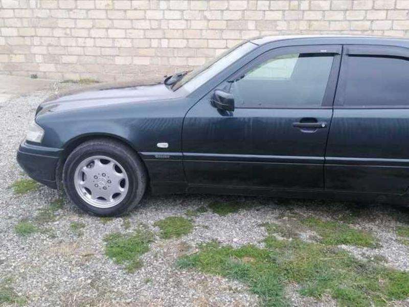 Mercedes C 200, 1996 il, 2.0 L, 250 000 km