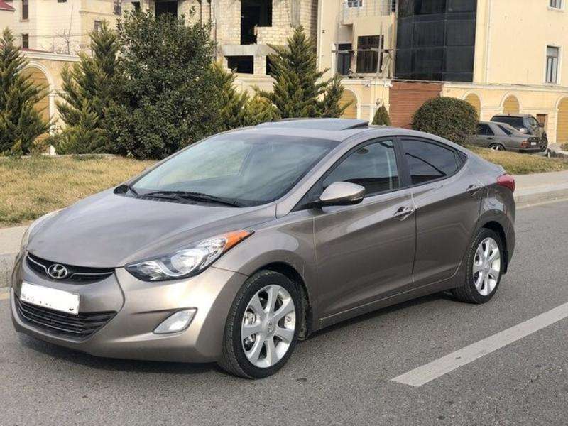 Hyundai Elantra, 2012 il, 1.8 L, 112 000 km