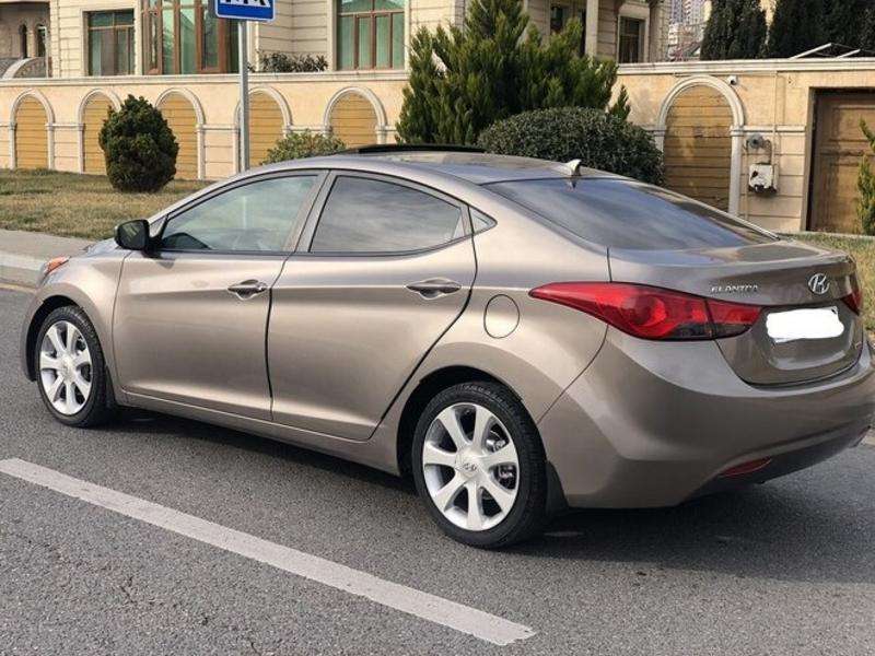 Hyundai Elantra, 2012 il, 1.8 L, 112 000 km