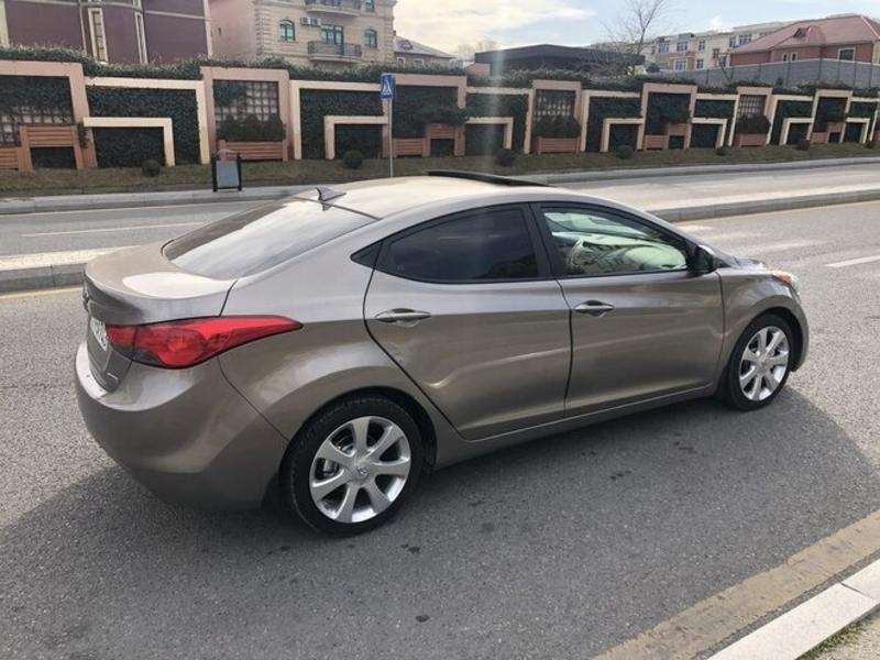 Hyundai Elantra, 2012 il, 1.8 L, 112 000 km