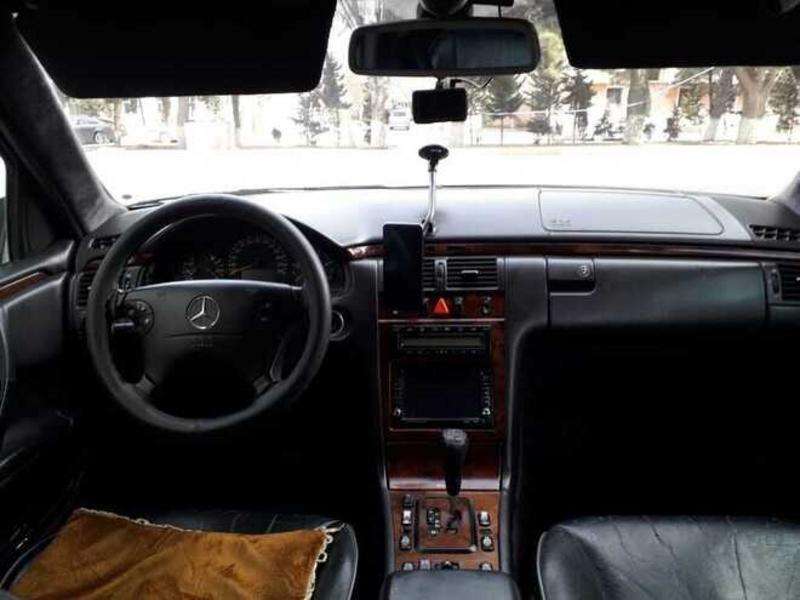 Mercedes E 220, 1999 il, 2.2 L, 400 000 km