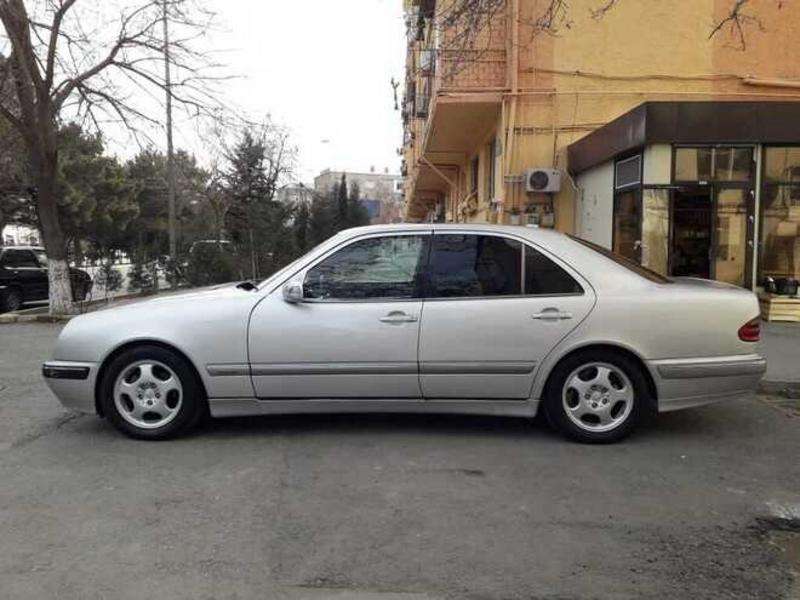Mercedes E 220, 1999 il, 2.2 L, 400 000 km