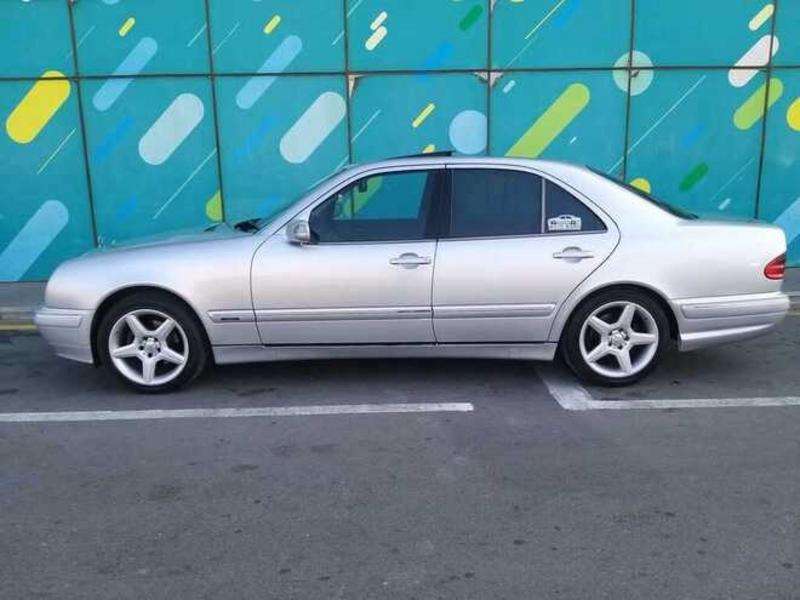 Mercedes E 240, 2000 il, 2.4 L, 217 000 km