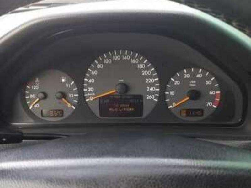 Mercedes E 240, 2000 il, 2.4 L, 217 000 km