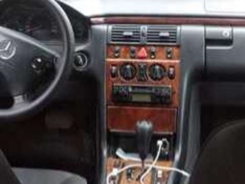 Mercedes E 240, 1999 il, 2.4 L, 294 500 km