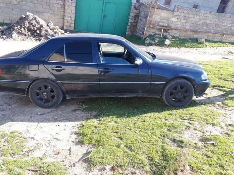 Mercedes C 220, 1996 il, 2.2 L, 100 000 km