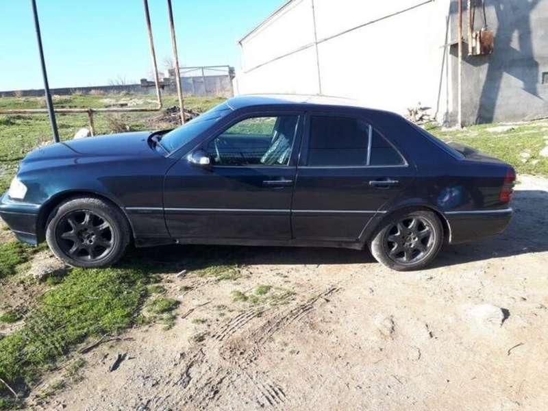 Mercedes C 220, 1996 il, 2.2 L, 100 000 km
