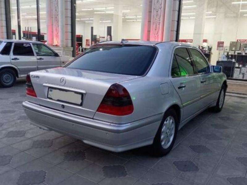 Mercedes C 240, 1998 il, 2.4 L, 215 000 km
