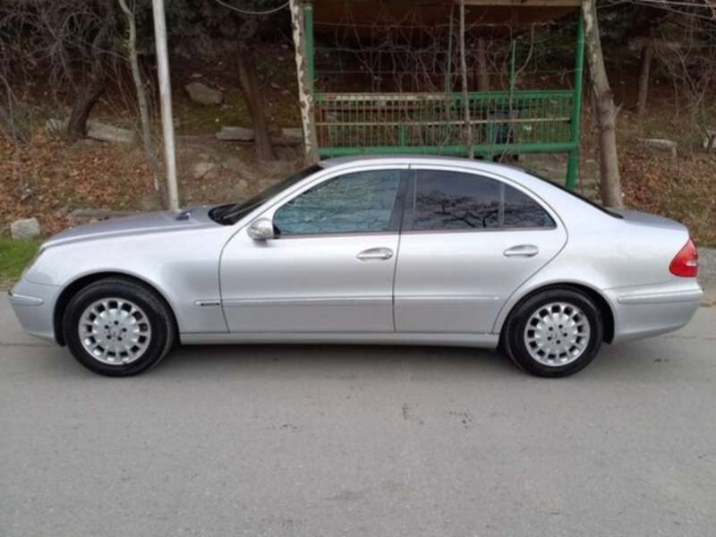 Mercedes E 240, 2002 il, 2.6 L, 209 500 km