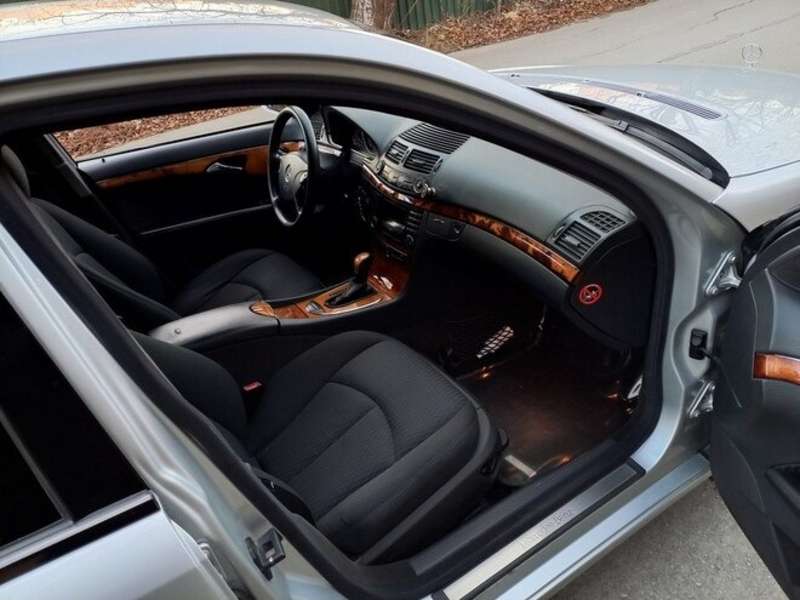 Mercedes E 240, 2002 il, 2.6 L, 209 500 km