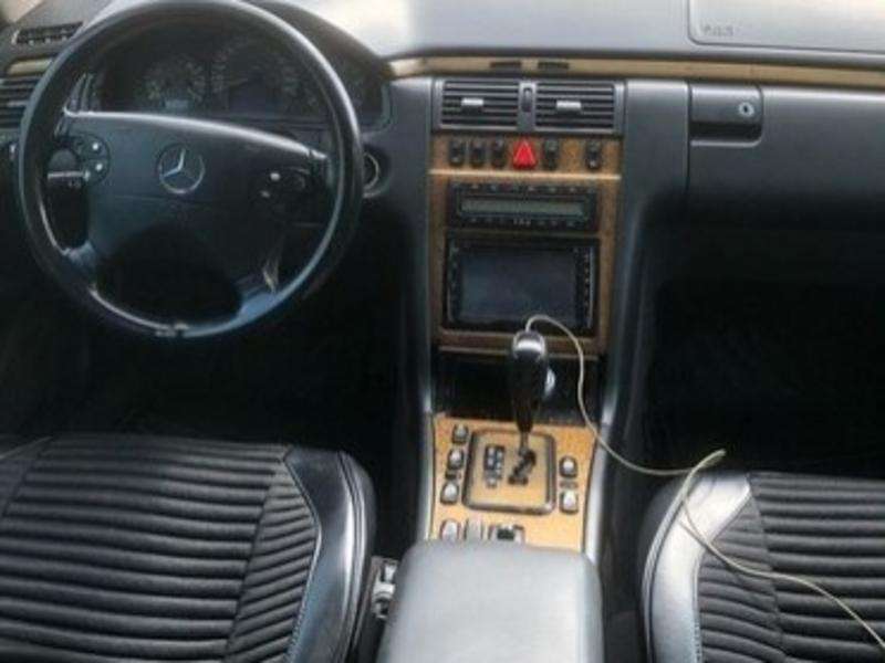 Mercedes E 320, 2000 il, 3.2 L, 604 792 km