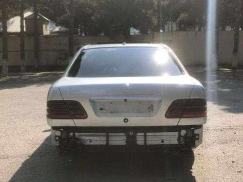 Mercedes E 320, 2000 il, 3.2 L, 604 792 km