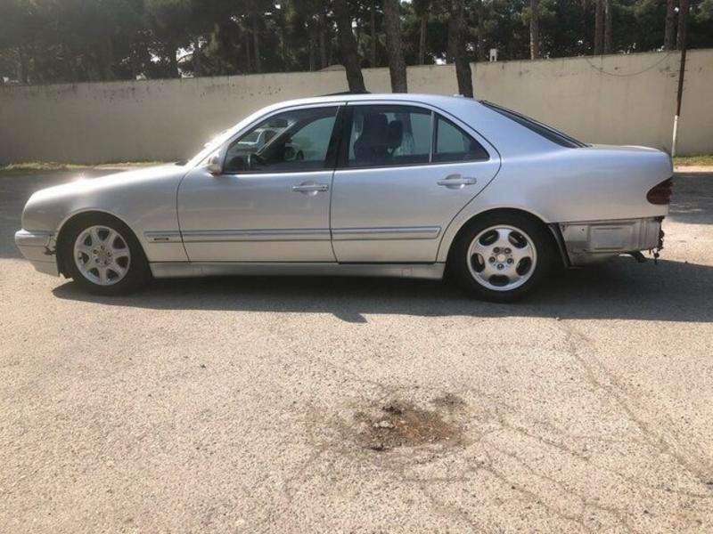 Mercedes E 320, 2000 il, 3.2 L, 604 792 km