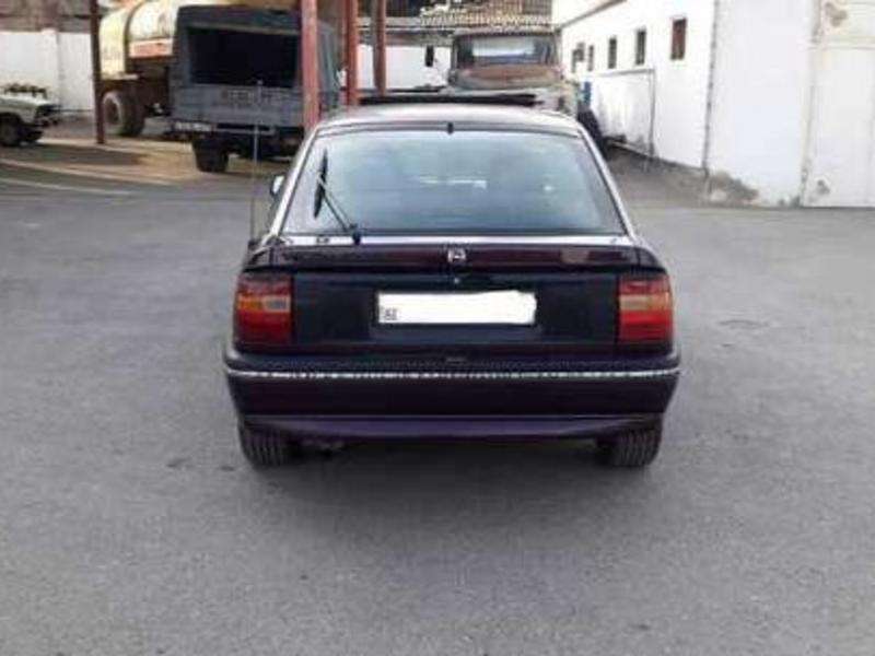 Opel Vectra, 1995 il, 2.0 L, 235 455 km