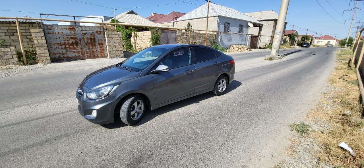 Hyundai Accent, 2011 il, 1.6 L, 64 000 km