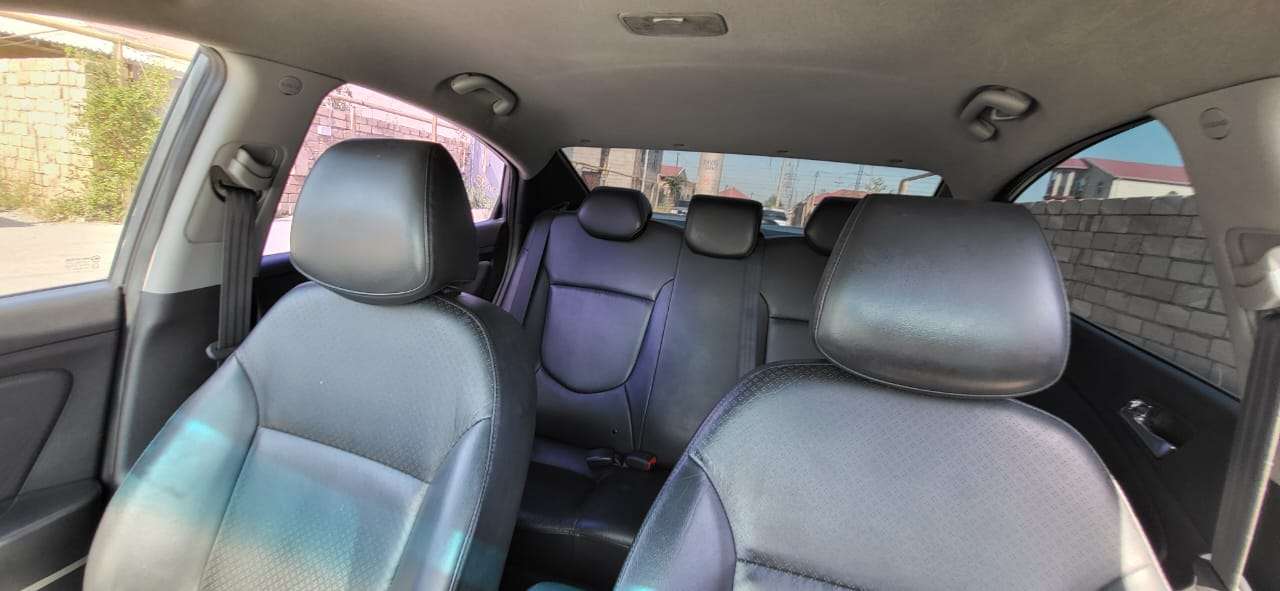Hyundai Accent, 2011 il, 1.6 L, 64 000 km