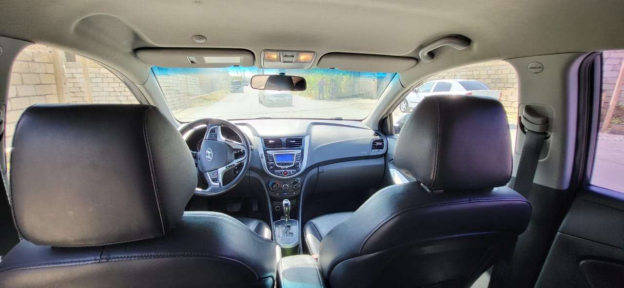Hyundai Accent, 2011 il, 1.6 L, 64 000 km