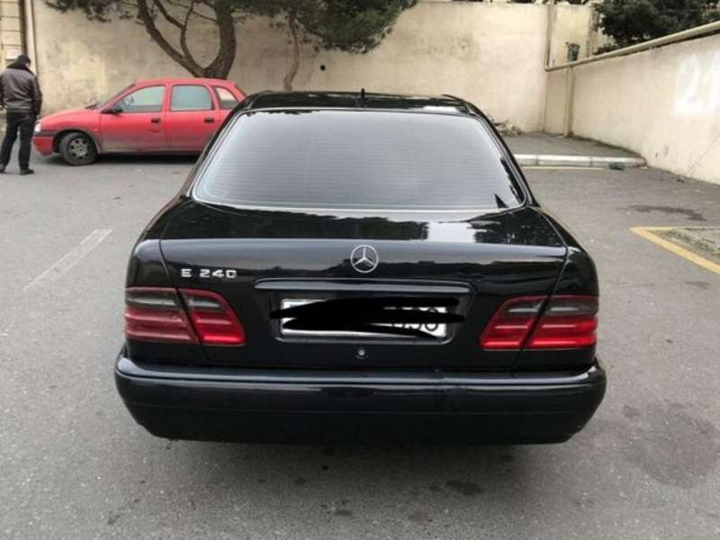 Mercedes E 240, 1998 il, 2.4 L, 321 500 km
