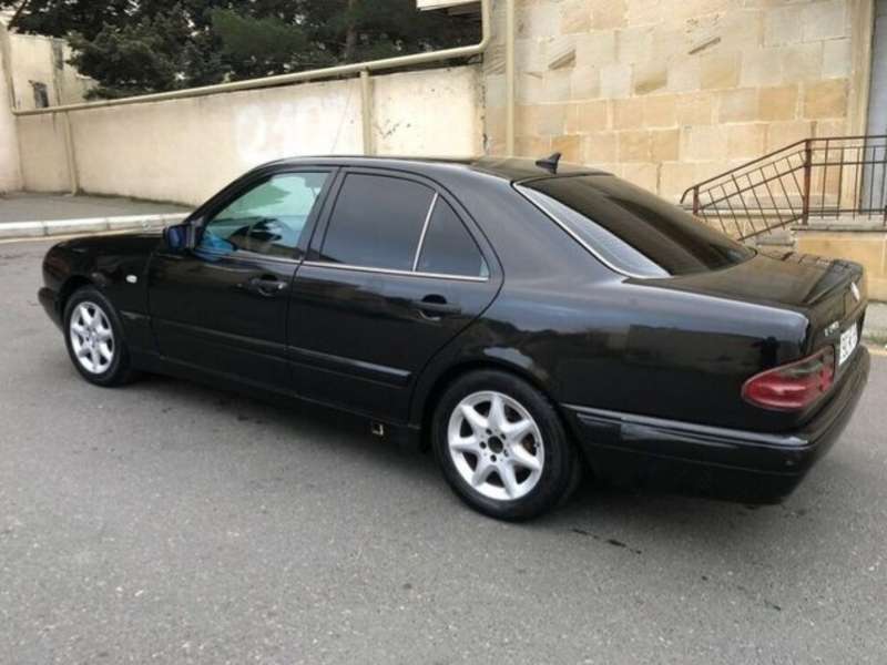 Mercedes E 240, 1998 il, 2.4 L, 321 500 km