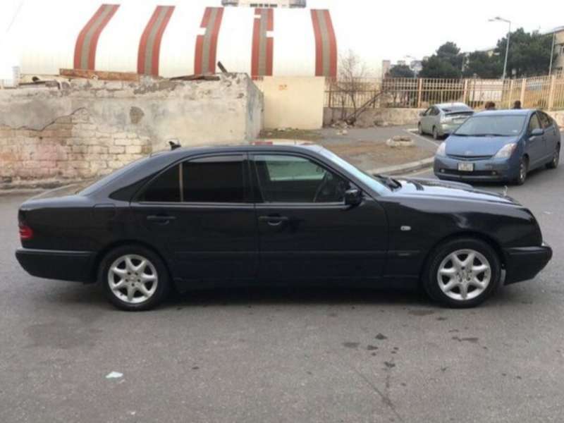 Mercedes E 240, 1998 il, 2.4 L, 321 500 km