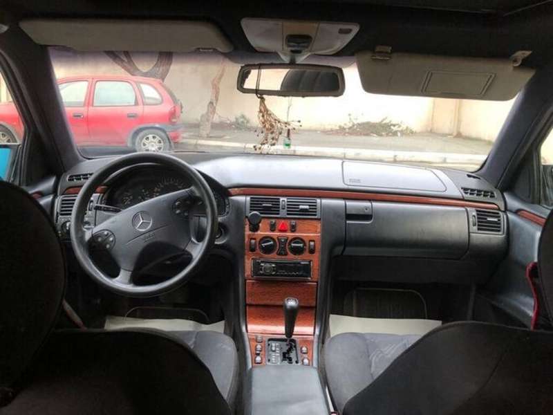 Mercedes E 240, 1998 il, 2.4 L, 321 500 km