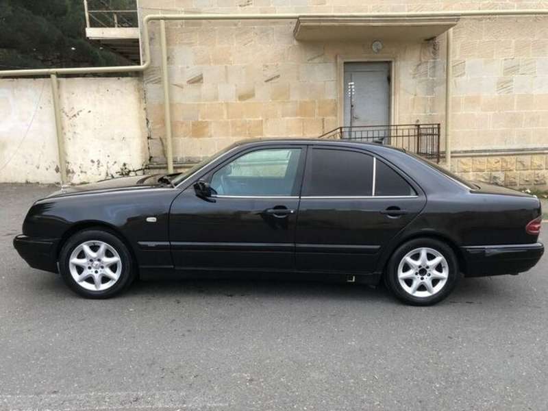 Mercedes E 240, 1998 il, 2.4 L, 321 500 km