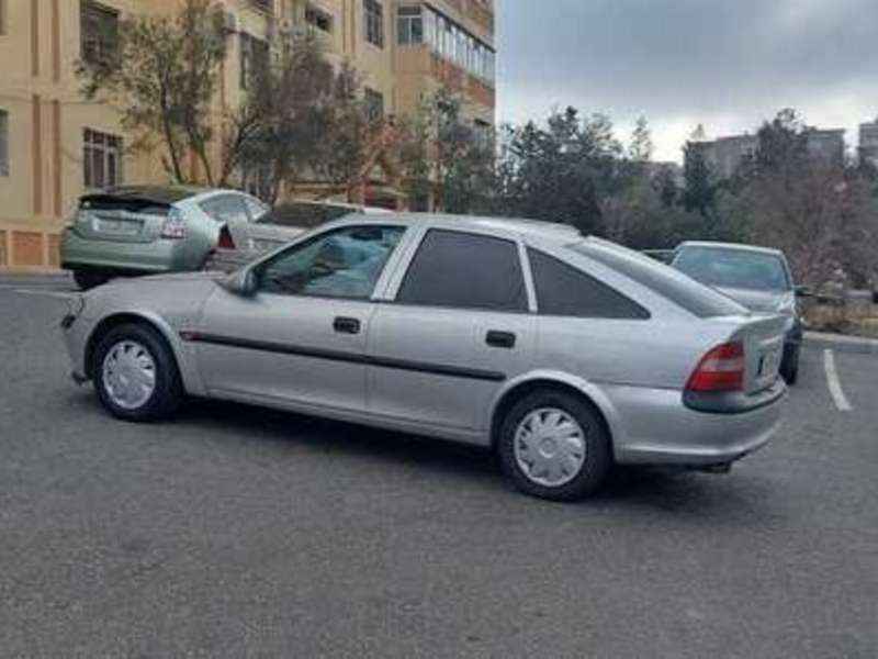 Opel Vectra, 1998 il, 1.6 L, 256 800 km